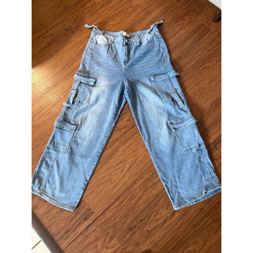 Red Bottoms Light Wash Wide Leg Cargo Jeans Buckle Detail Size 18